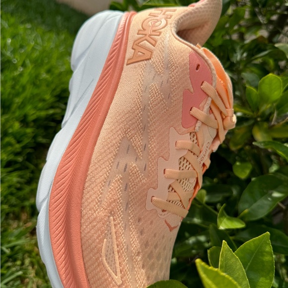 Hoka Clifton 9 Cantaloupe / White women size    10 new with box - Picture 16 of 17